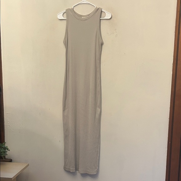 Universal Thread Dresses & Skirts - Universal Thread Tan Sleeveless Crewneck Maxi Dress  Size M EUC